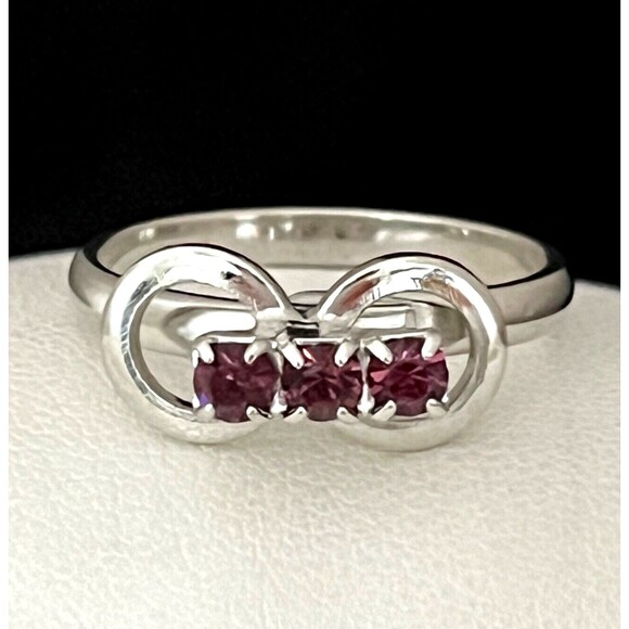 Vintage Costume Ring Silver Tone Prong Set Rhinestones Mid Century Modern 4J - Picture 2 of 3